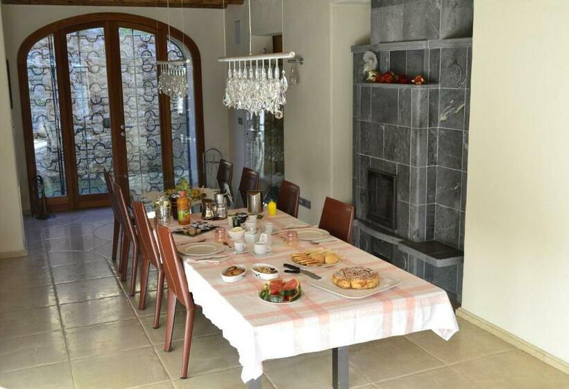 צימר Casale La Rocchetta