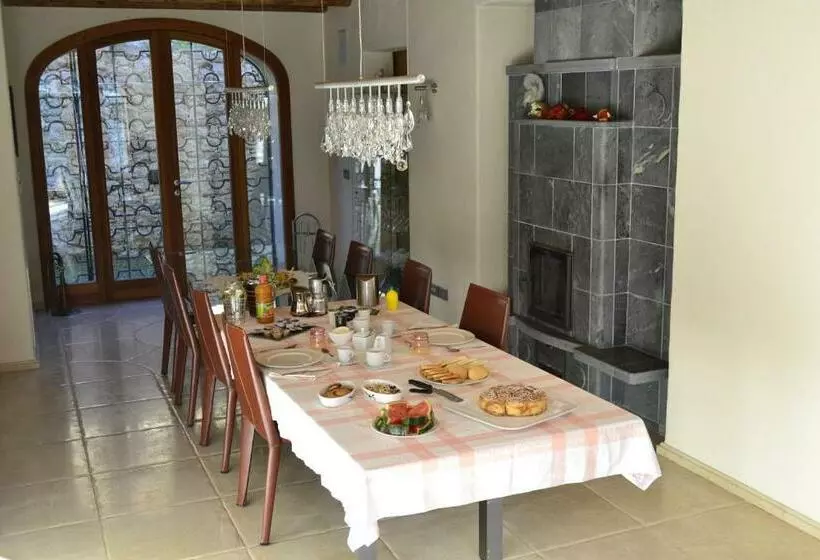 Aamiaismajoitus (B&B) Casale La Rocchetta