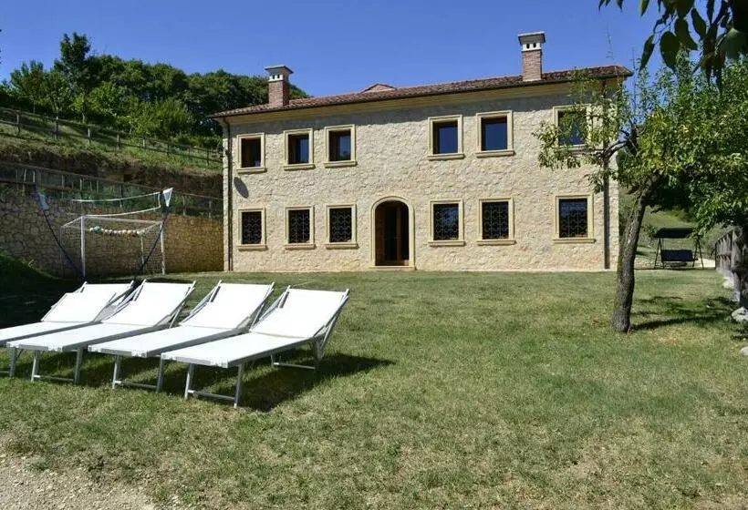 Aamiaismajoitus (B&B) Casale La Rocchetta