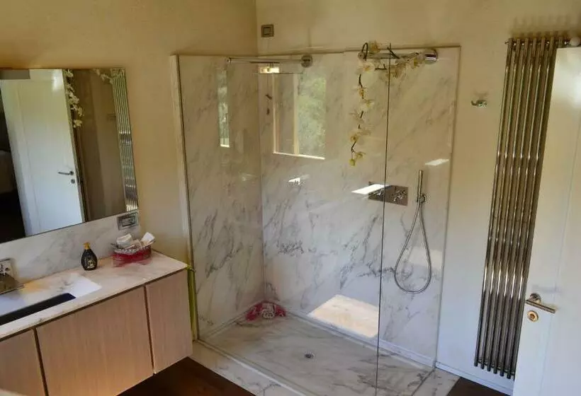 Aamiaismajoitus (B&B) Casale La Rocchetta