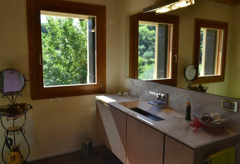 צימר Casale La Rocchetta