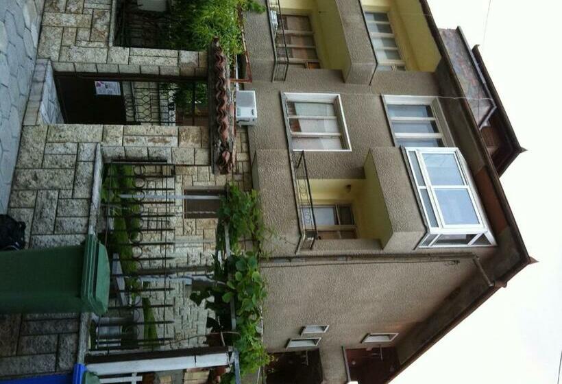 פנסיון Villa Joy