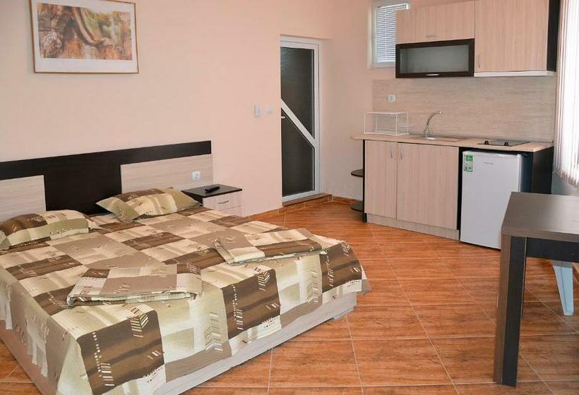 פנסיון Villa Joy