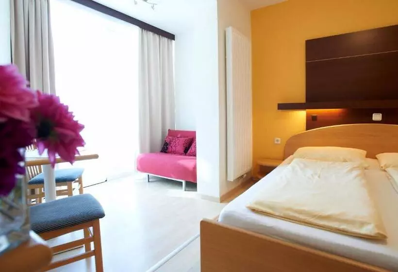 Aamiaismajoitus (B&B) Gästehaus Elisabeth Weinhandl