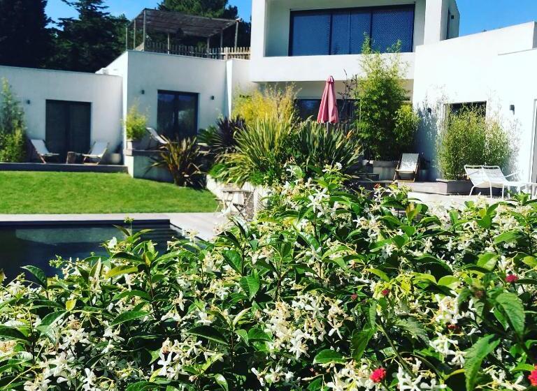 تختخواب و صبحانه Villa Le Sud