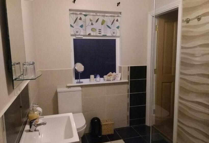 Twin Oaks Bed & Breakfast