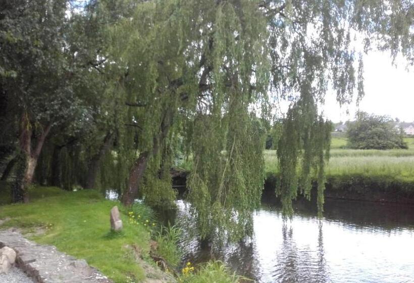 Twin Oaks Bed & Breakfast