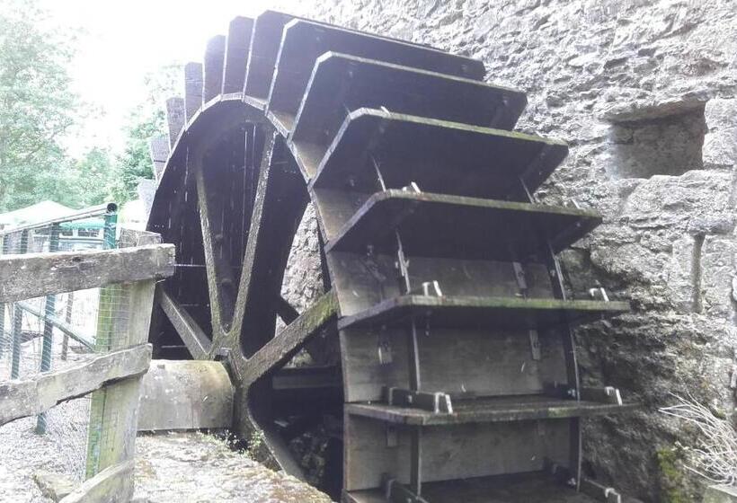 Twin Oaks Bed & Breakfast