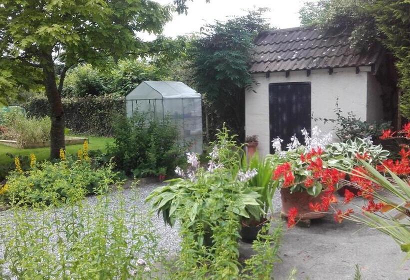 Twin Oaks Bed & Breakfast