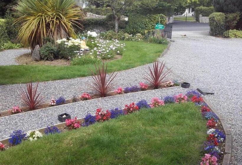 Twin Oaks Bed & Breakfast