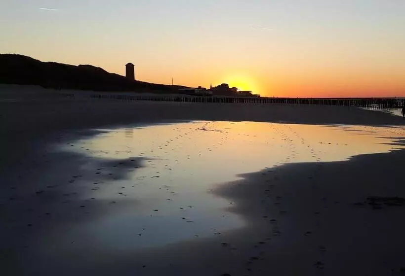تختخواب و صبحانه Sleep Well Ness Domburg