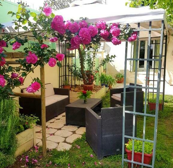 ベッドアンドブレックファースト Lacanepière