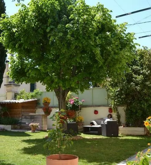 ベッドアンドブレックファースト Lacanepière