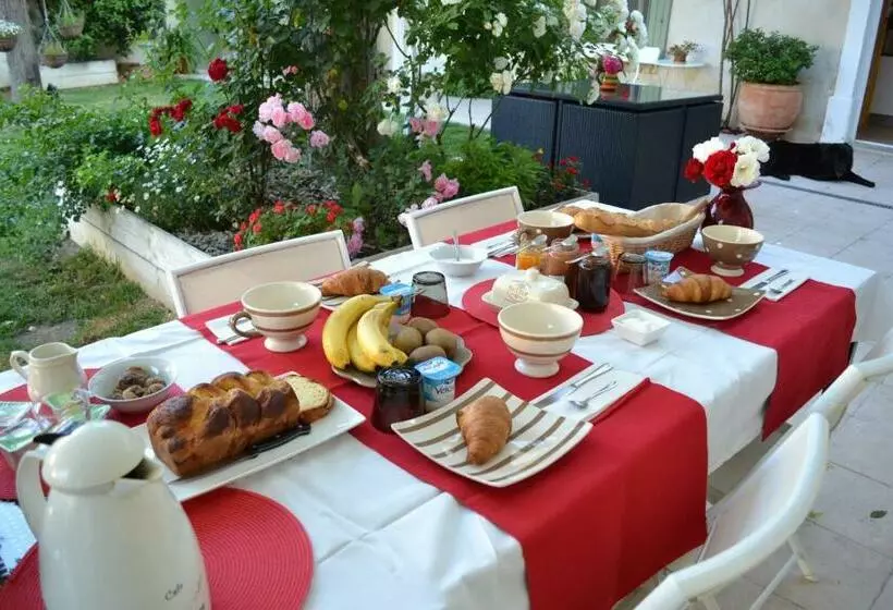 ベッドアンドブレックファースト Lacanepière