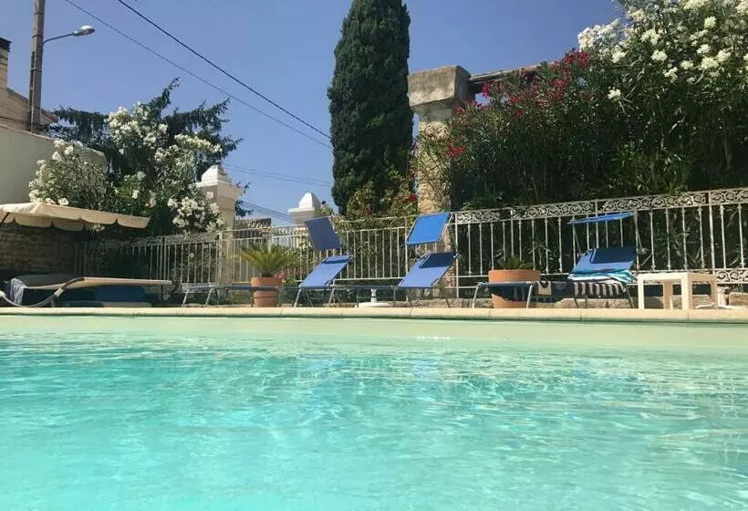 ベッドアンドブレックファースト Lacanepière