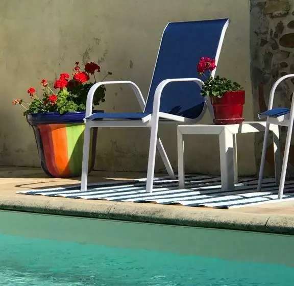 ベッドアンドブレックファースト Lacanepière