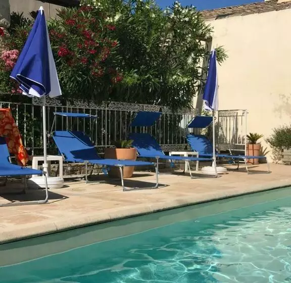 ベッドアンドブレックファースト Lacanepière