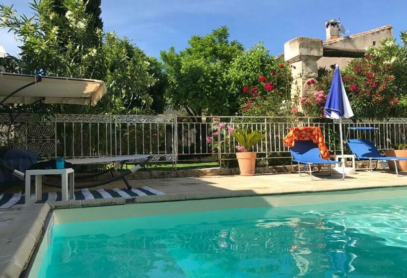 ベッドアンドブレックファースト Lacanepière