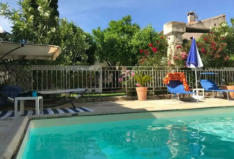 ベッドアンドブレックファースト Lacanepière