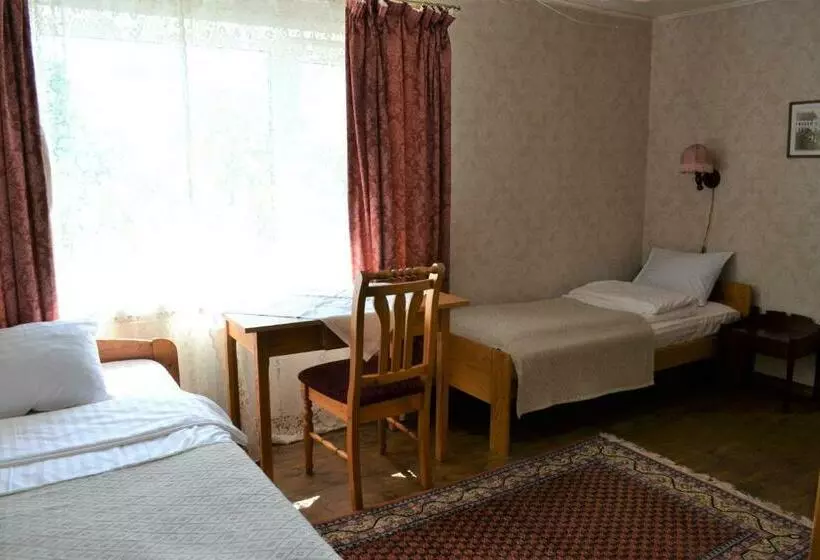 Kraavi Guest Hostel