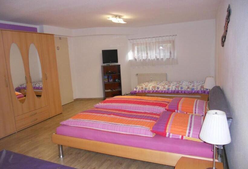 Pensão Double Two Lodge