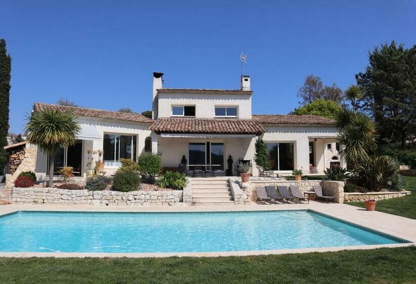 פנסיון La Sousta