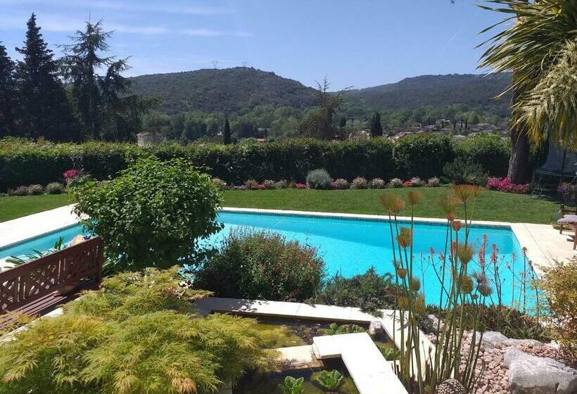 פנסיון La Sousta