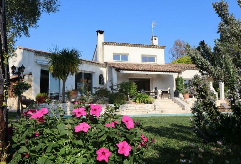 פנסיון La Sousta