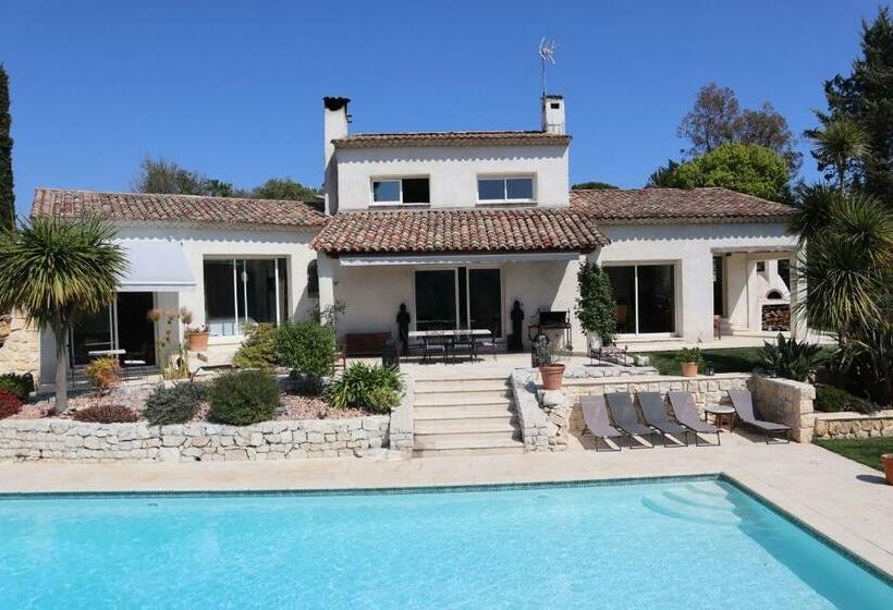 פנסיון La Sousta