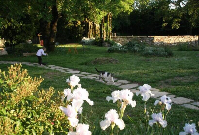 بنسيون Mas Des Clauzals