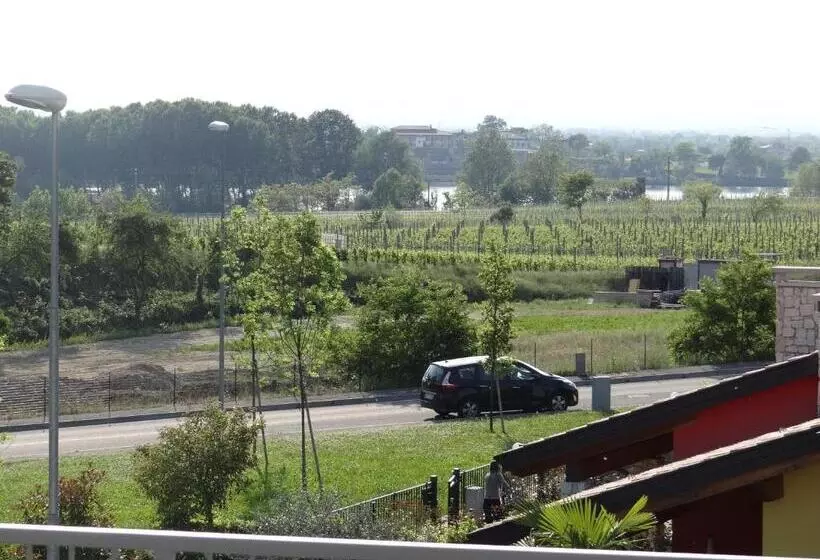 ペンション Nuovo Laghetto Del Frassino