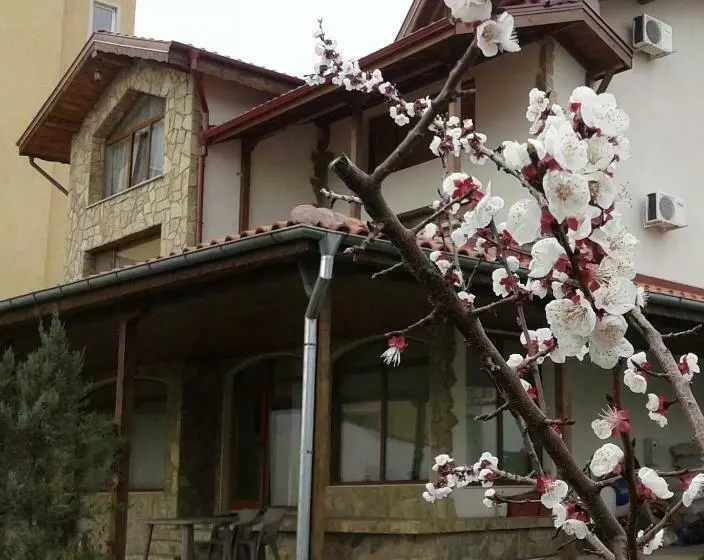 پانسیون Todorovi Guest House