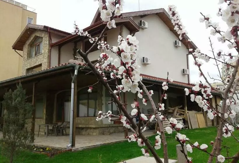پانسیون Todorovi Guest House