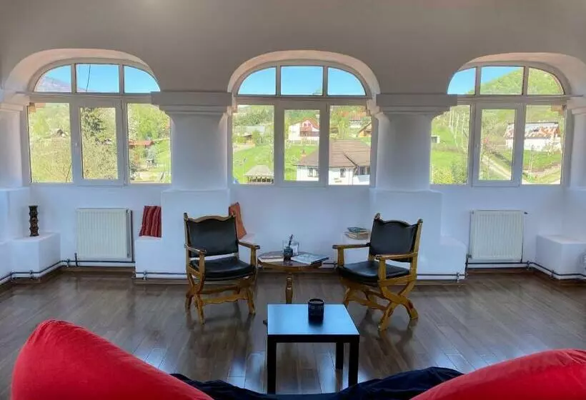 ペンション Turnul Maresalului