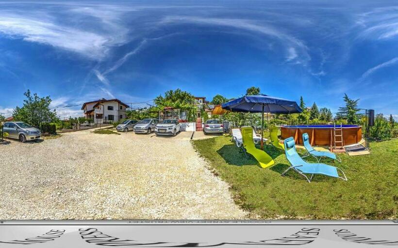 پانسیون Villa Summer House