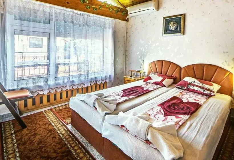 پانسیون Villa Summer House