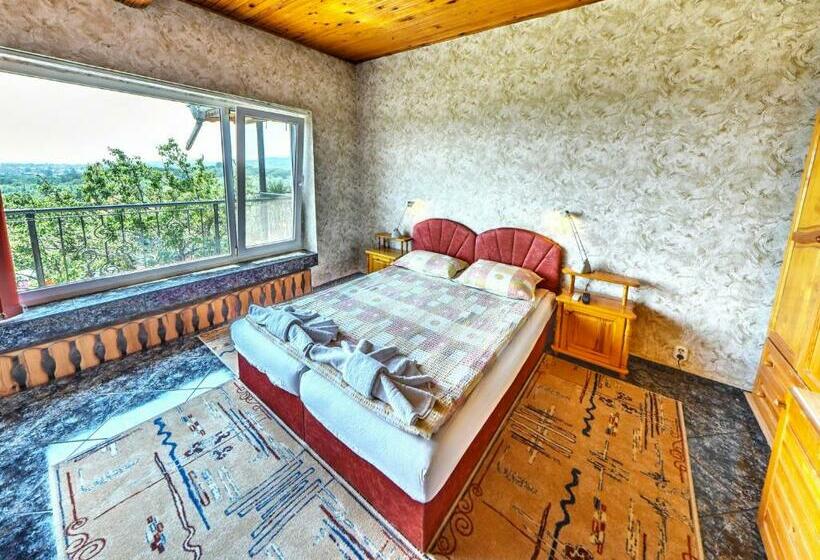 پانسیون Villa Summer House