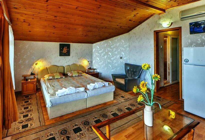 پانسیون Villa Summer House