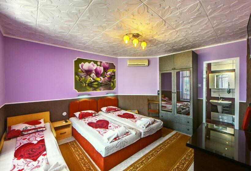 پانسیون Villa Summer House