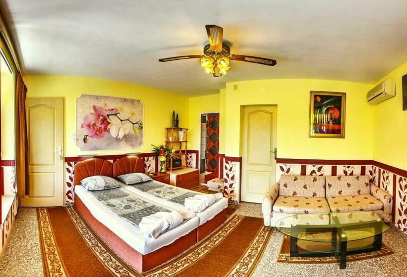 پانسیون Villa Summer House