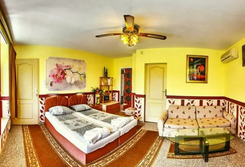 پانسیون Villa Summer House