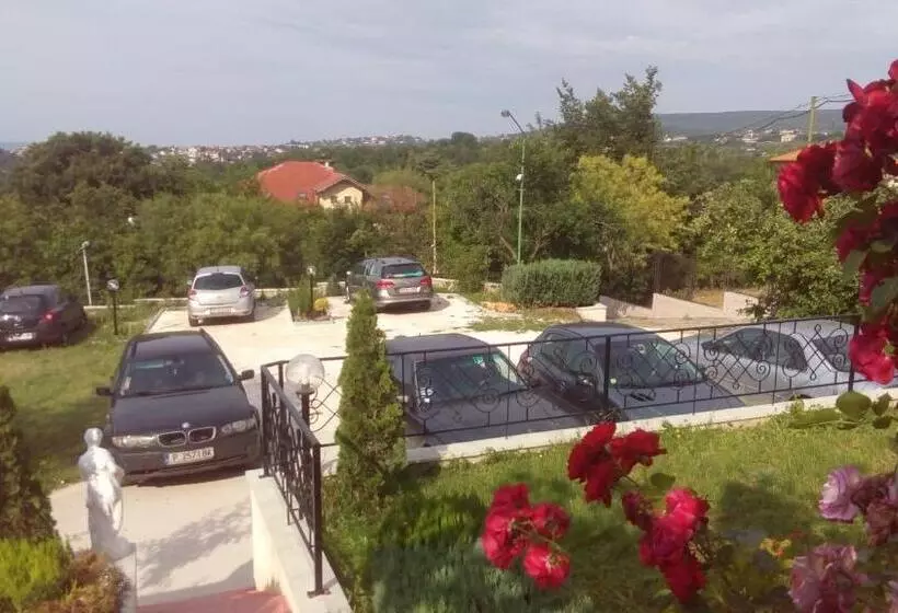 پانسیون Villa Summer House