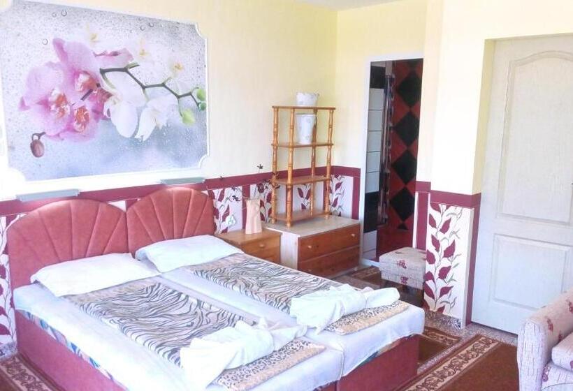 پانسیون Villa Summer House