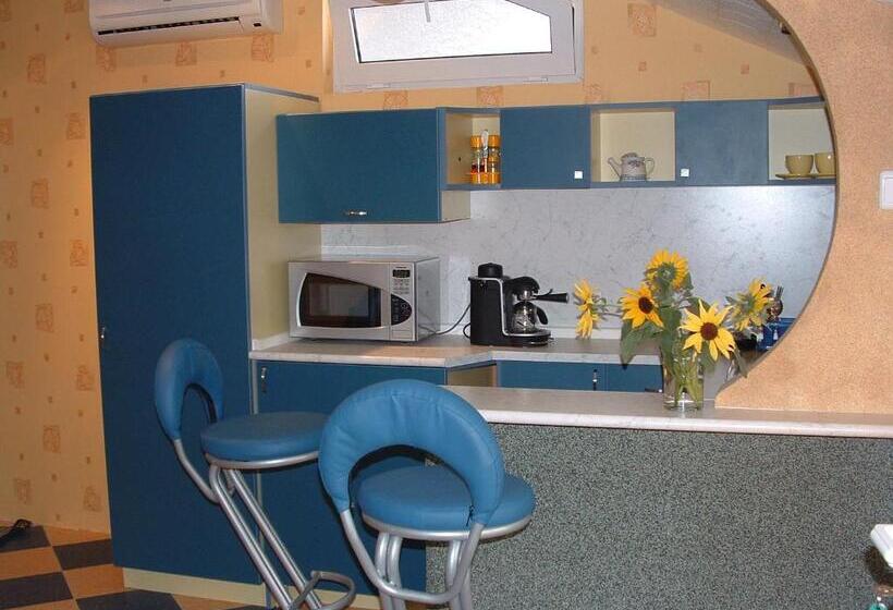 پانسیون Villa Summer House