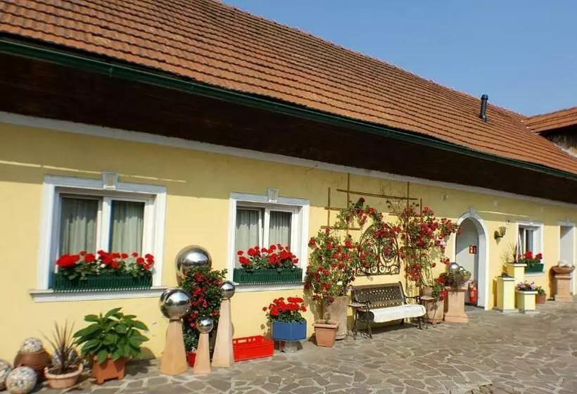 Pension Arkadenhof