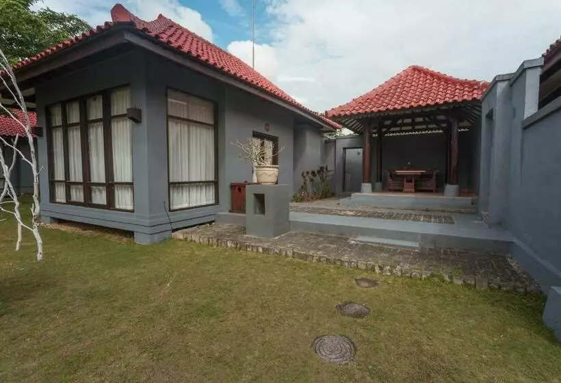 Hotelli Beach Rock Resort, Fka Lor In Beach Resort Belitung