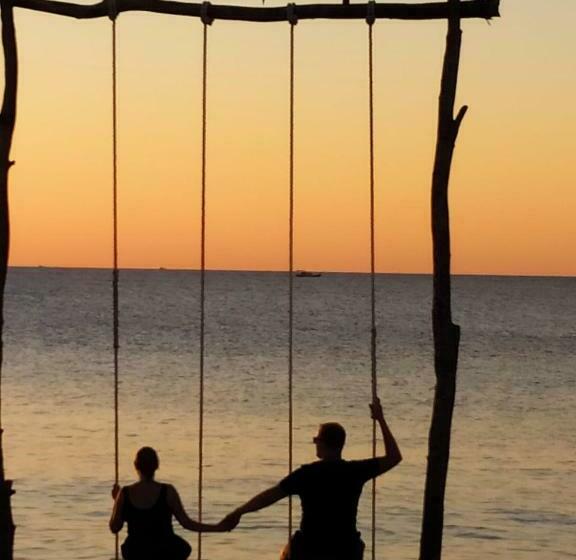 בית מלון כפרי Beach Rock Resort, Fka Lor In Beach Resort Belitung