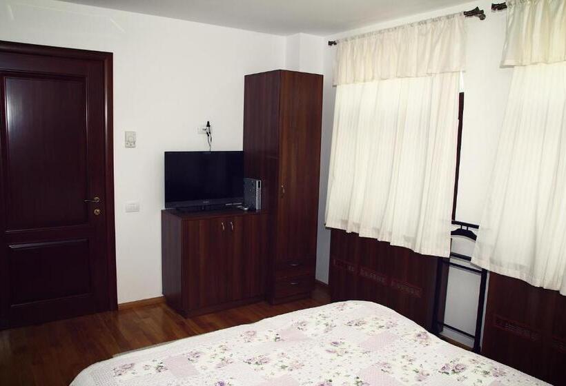 פנסיון La Conac