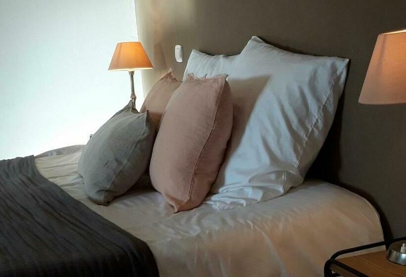 Пансион La Maison Des Autres, Piscine Chauffée, Chambres D Hôtes Proches Uzès, Nîmes, Pont Du Gard