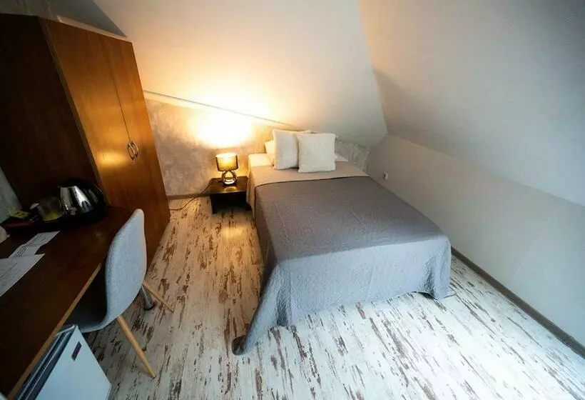 Majatalo Penzion Pri Parku